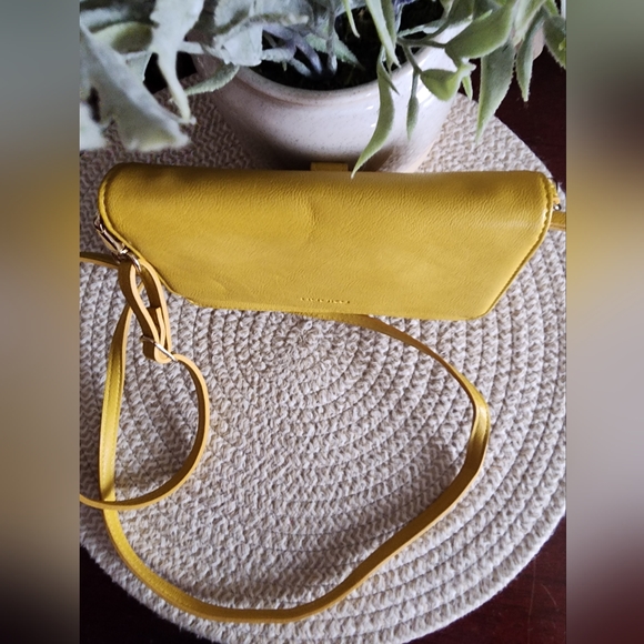 NEW ~ Nuoku Leather Cellphone/Wallet Yellow Crossbody Bag - Picture 14 of 14